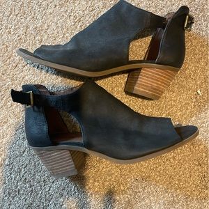 Lucky brand black shootie size 8
